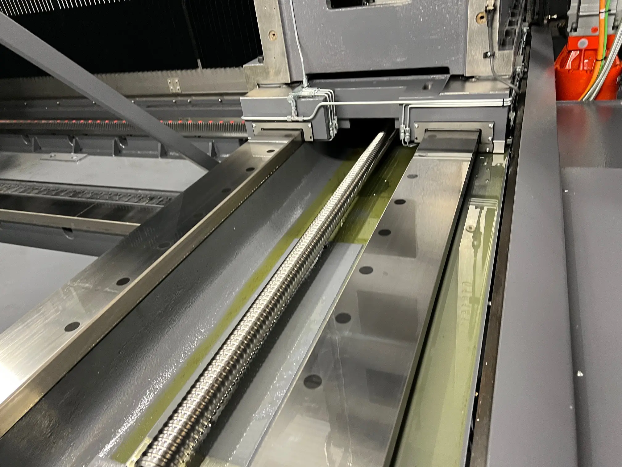 Sliding guides made of TOOLOX 44